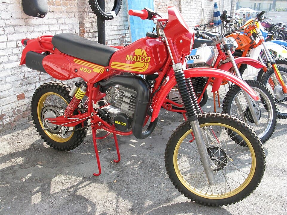 Motos